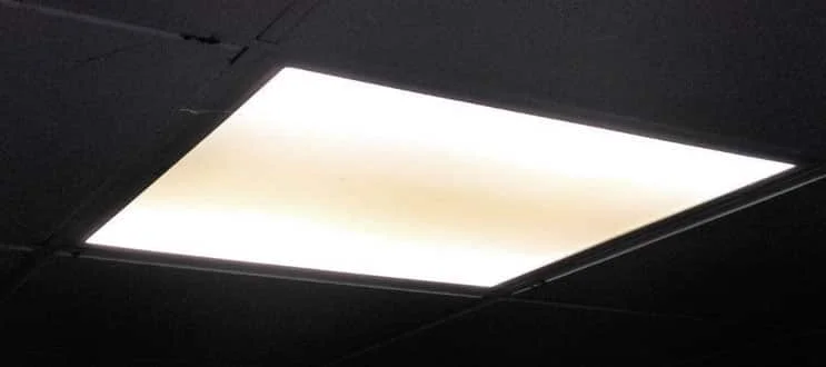 LED पैनल पीला क्यों पड़ता है: सतह की गंदगी और भीतर की खराबी पहचानें
