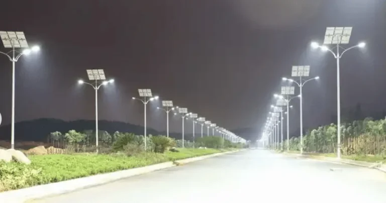 सोलर स्ट्रीट लाइट